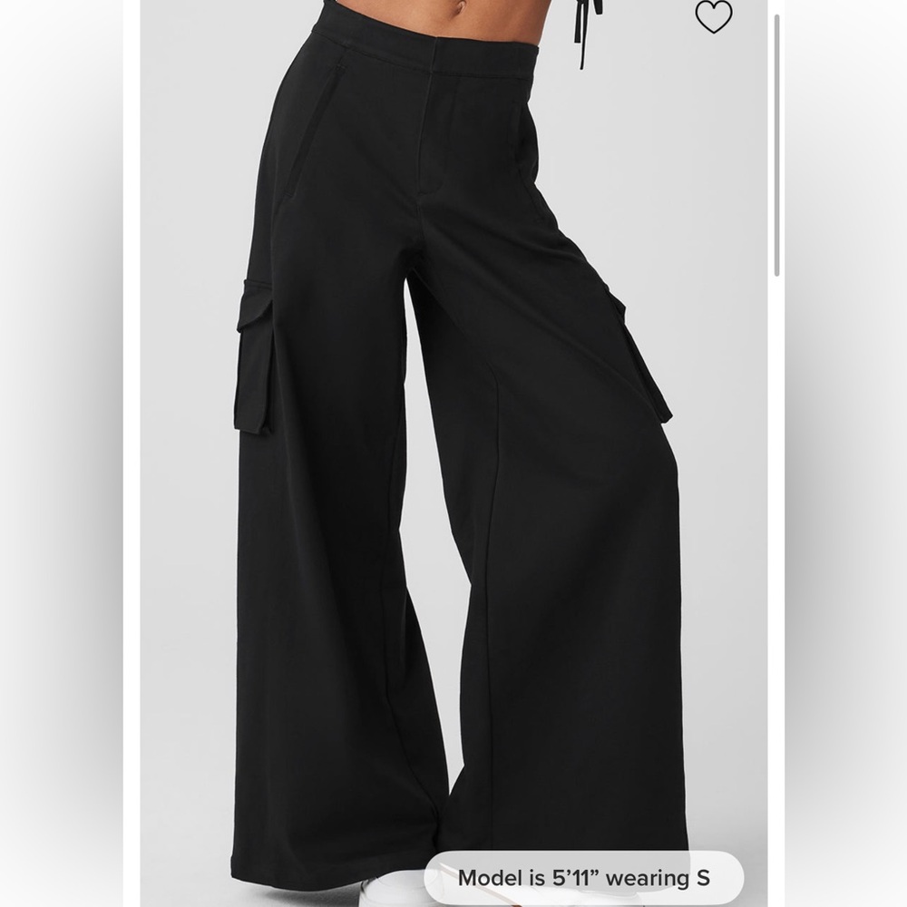 ALO Yoga Women's Navy Wide-Leg Cargo Trousers - Picture 2 of 7